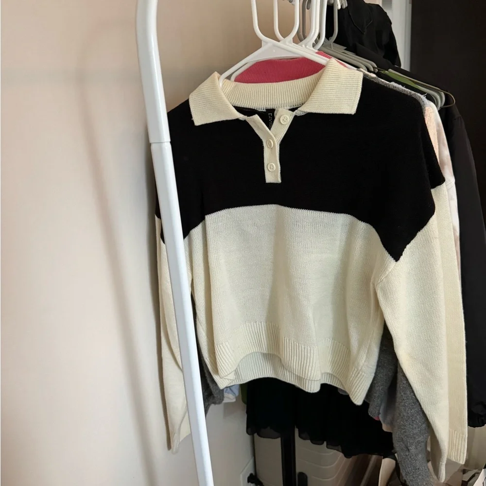 H&M Sweater - Picture 1 of 1